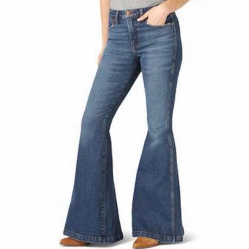 Wrangler women’s hi rise retro flare jeans size 31x34